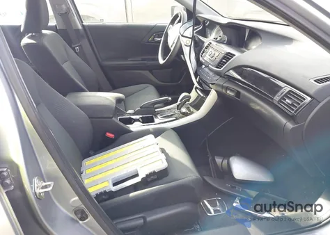 2017 Honda Accord Lx z USA, uszkodzony, nr VIN 1HGCR2F33HA188634